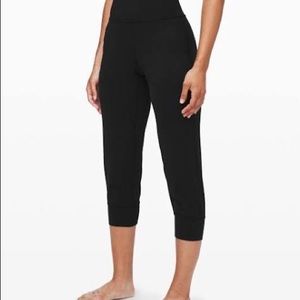 align jogger crop